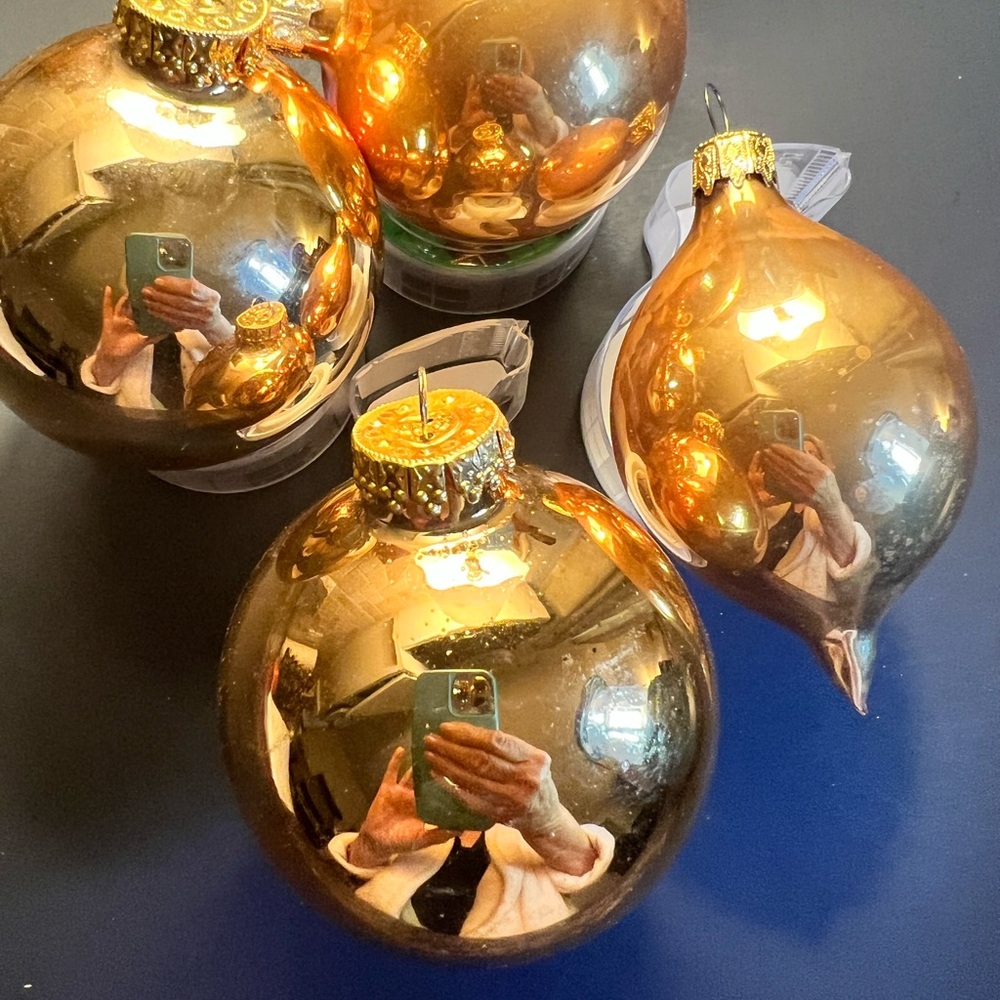 Gold vintage shiney bright (4) ornaments